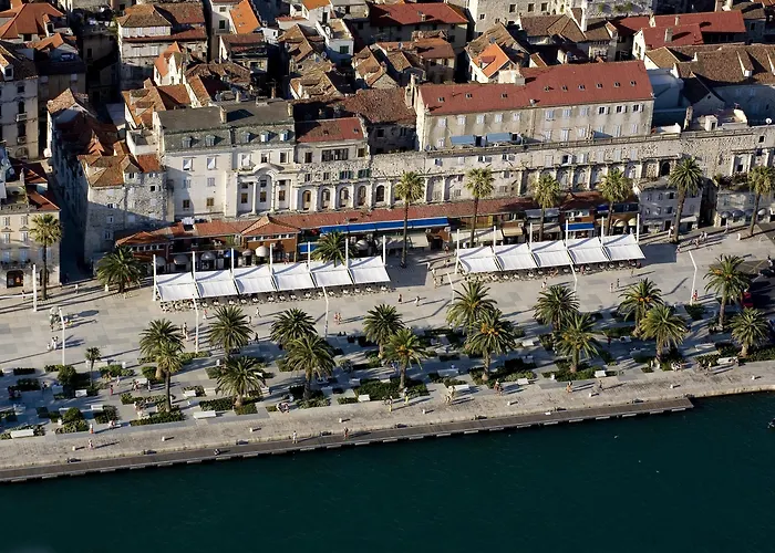 Hotel 4 In