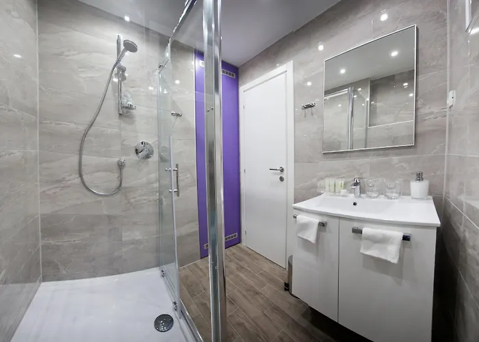 Hotel 4 In 4*