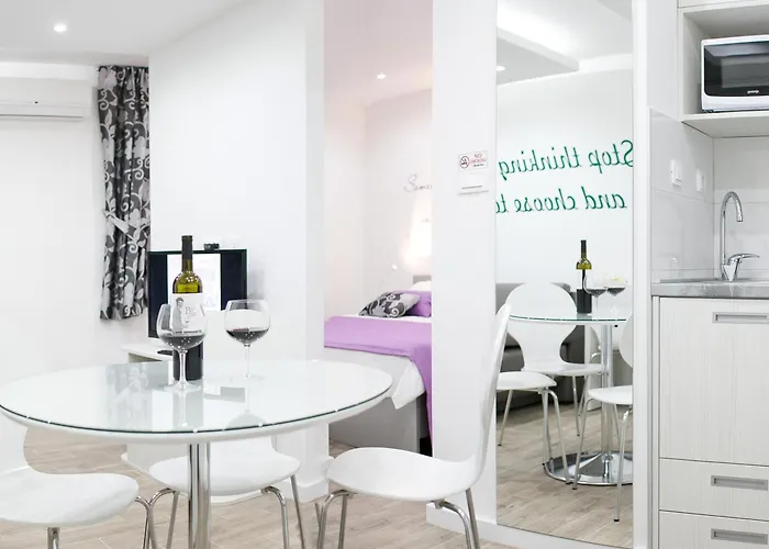 Hotel 4 In