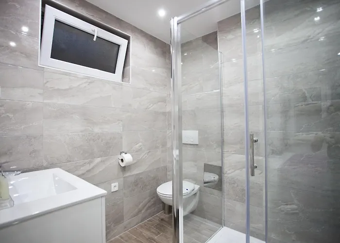 Hotel 4 In 4*