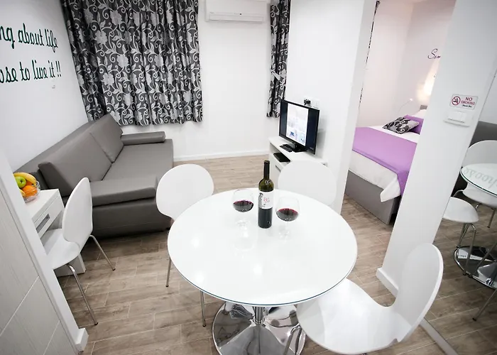 Hotel 4 In