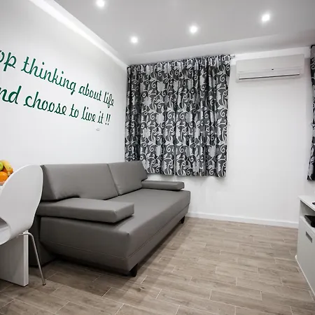 Hotel 4 In 4*