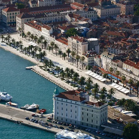 4 In Split